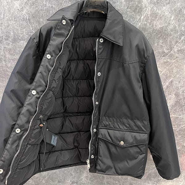 秋冬大セール【プラダ 並行輸入品】Re-Nylonダウンジャケット pul01183